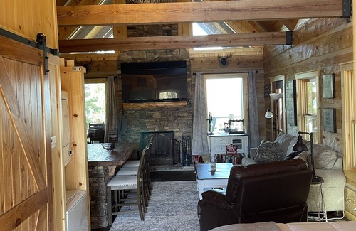 Valley Head Cabin | NEW Owl and Moon Romantic Cabin Majestic Views for Miles Fireplace and Hottub