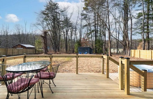 New Paltz House | New Paltz Zen Wellness Cabin w/Hot Tub