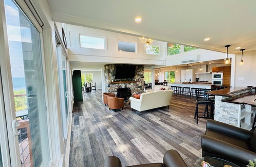 Naples House | New! Panorama Lakeview Place: Canandaigua Lake escape w pool, game room & more!