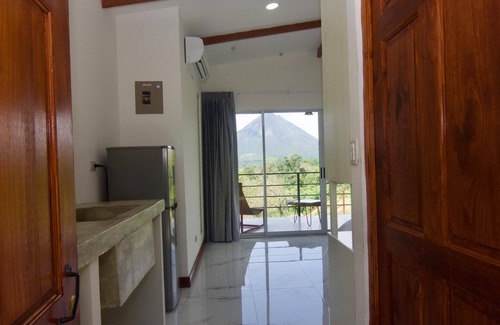El Fosforo House | NEW. Papaya Bungalow. Hilltop Bungalow with Spectacular Lake & Volcano Views.