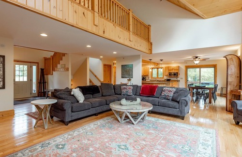 Paradise Point House | New! Paradise at Deep Creek: Lakefront, Private Dock, Hot Tub!