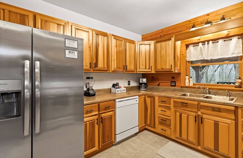 Ashe County Cabin | NEW! Paradise Valley Hideaway | Stunning MTN views