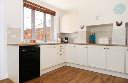 New Forest District Cottage | NEW PARK FARM COTTAGE, pet friendly, with open fire in Brockenhurst