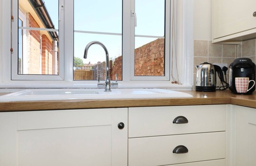 New Forest District Cottage | NEW PARK FARM COTTAGE, pet friendly, with open fire in Brockenhurst