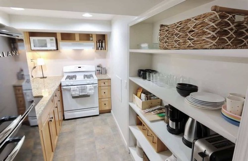 Petworth Apartment | NEW! Park View Studio - Perfect for 2