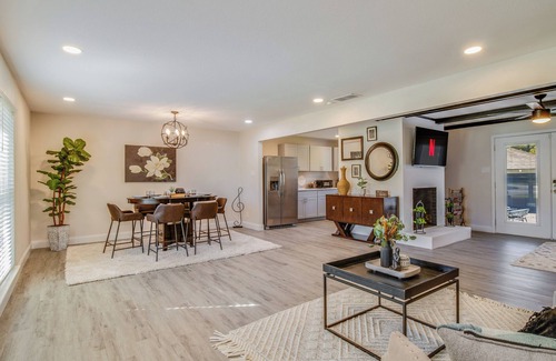 Dallas House | NEW! Peaceful and Modern Getaway Near Key Attractions!