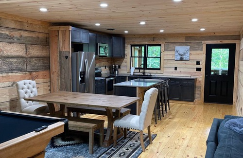 Demorest Cabin | NEW - Peaceful Bear CABIN - 3BR/2BTH - Hot Tub - Quiet