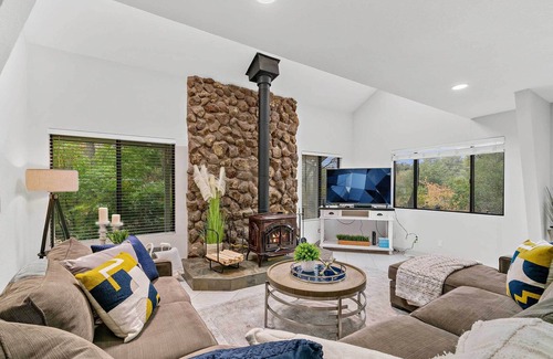 Loomis House | NEW! Peaceful Home on Acreage, Walk to Folsom Lake