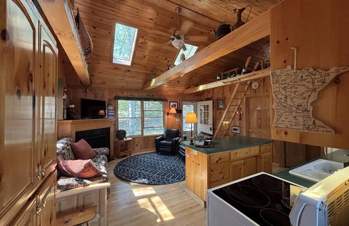 Cook Cabin | New Peaceful Retreat/Frazer Bay w/2 bedrooms 1 bath, 2 docks, fits 3 boats, wifi