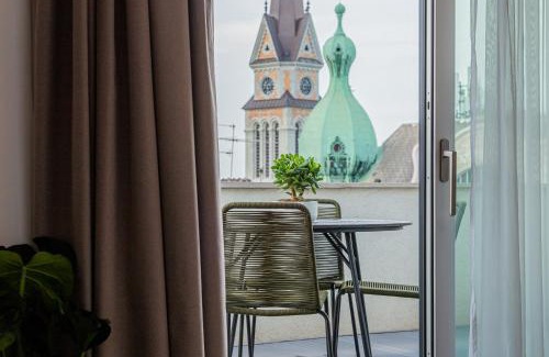 Belso-Ferencvaros Apartment | New Penthouse w double parking, panoramic balcony