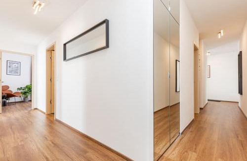 Belso-Ferencvaros Apartment | New Penthouse w double parking, panoramic balcony