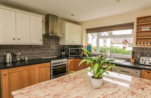 Penybont Cottage | NEW PENY, pet friendly, with hot tub in Llandrindod Wells