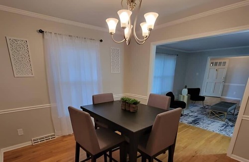 Greensboro House | NEW Perfect, Cozy, All Amenities, Central!