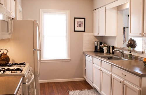 Creston Heights House | NEW! Perfect for Professionals, Family and Friends- Convenient To All of GR!