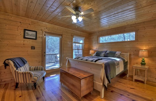 McCaysville Cabin | New! Pet-friendly, and creekfront in the gorgeous GA mountains.