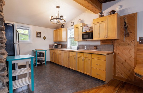 Grand Lake Cabin | NEW Pet Friendly Cabin! Cozy and timeless w/ample outdoor space and firepit!
