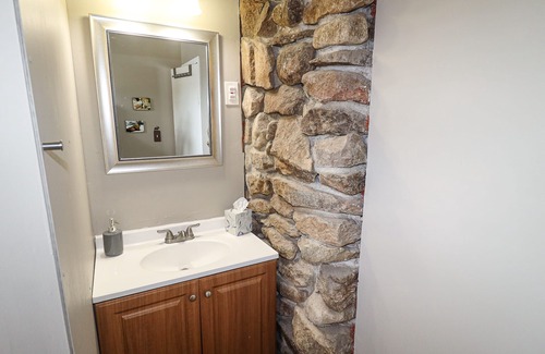 Grand Lake Cabin | NEW Pet Friendly Cabin! Cozy and timeless w/ample outdoor space and firepit!