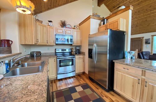 Valley of the Sun Cabin | New! Pet Friendly/Family Friendly Retreat with Epic Mountain Views - Horizon Ridge