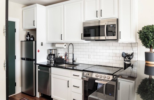 Bellaire Apartment | New Pet-Friendly Modern Studio with Resort Amenities. Sauna, Hot Tubs, & More!