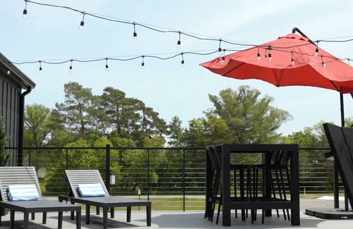 Bellaire Apartment | New Pet-Friendly Modern Studio with Resort Amenities. Sauna, Hot Tubs, & More!