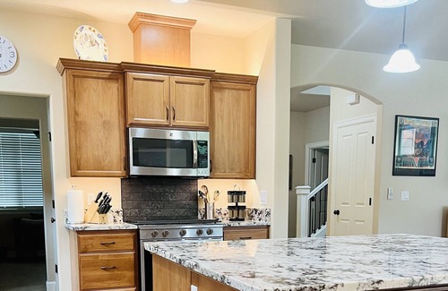Southwest Bend House | NEW! Pet Friendly, Near Downtown Bend & Trails
