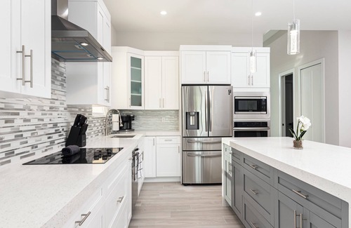 North Naples House | NEW PINBALL/GAMEROOM! Finest Designer Home, Heated Pool, Beach Close, FREE Bikes