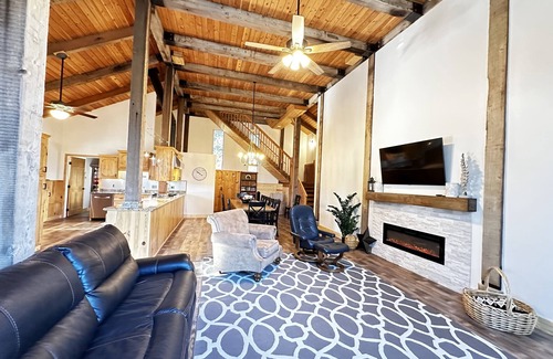 Garden Valley Cabin | NEW! Pineview Lodge. Gorgeous Lodge with access to PRIVATE Hot Springs Pools