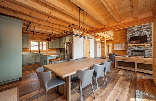 Swanton House | New! Pisces Rock: Lake Access, Hot Tub, Fireplace, A/C!