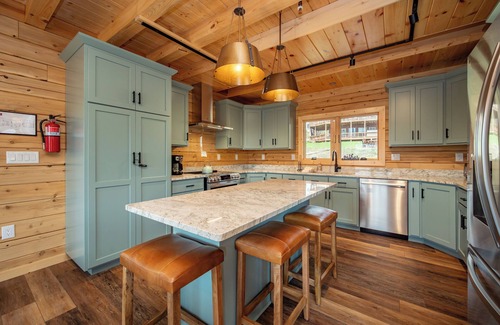 Swanton House | New! Pisces Rock: Lake Access, Hot Tub, Fireplace, A/C!