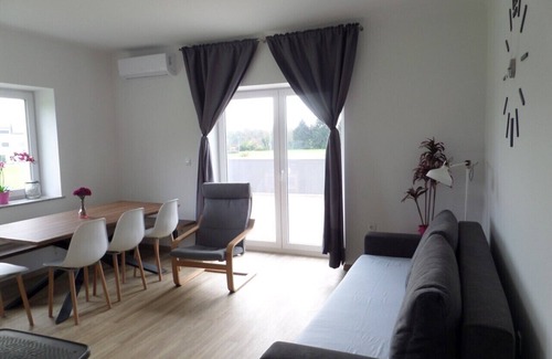 Ljubljana Apartment | NEW place for families/groups 70 m2 + 40 m2 terrace, AC, wifi, 10 km from center
