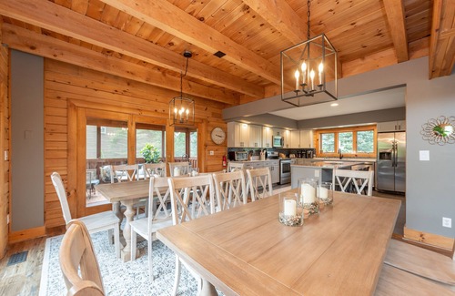 North Glade Hills House | New! Playin' Hooky: Lakefront, Hot Tub!