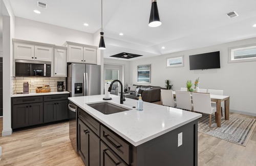 Lawrence House | NEW! Plush & Roomy - Perfect for All Ages near KU & KC