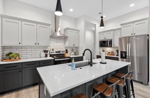 Lawrence House | NEW! Plush & Roomy - Perfect for All Ages near KU & KC