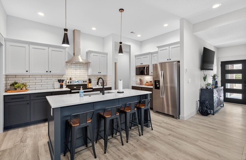 Lawrence House | NEW! Plush & Roomy - Perfect for All Ages near KU & KC