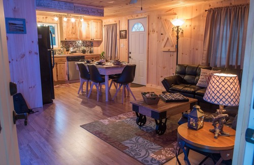 Albrightsville House | New Pocono Mountain Cabin & NEW 7 Person Hot tub & Playground new Gaming system!