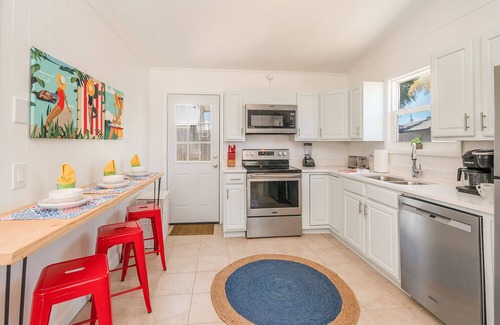 Biltmore Beach House | NEW Pool and Putt-putt! 3 blocks->Beach! Dogs ok, St Andrews 5min drive!