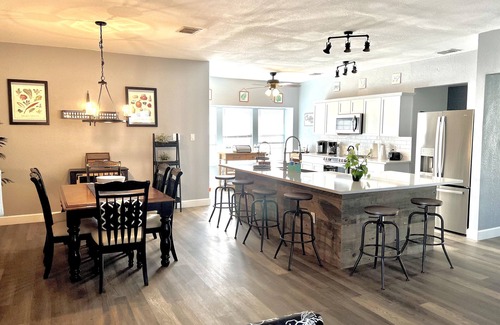 Heritage House | New! Pool - Hot Tub 4bd/2b renovated near Sea World/Lackland
