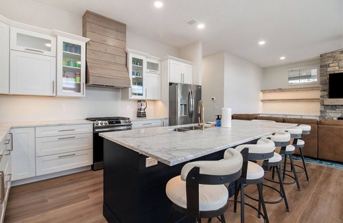 Ludington House | New pool! New Building! Swim, Soak & Stay. Sleeps 18!