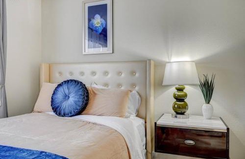 Las Vegas House | New Poolside Paradise in Vegas with BBQ and Games