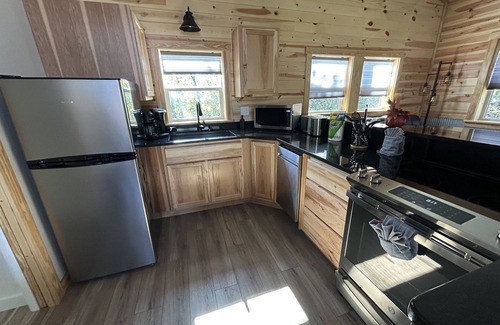 Logan Cabin | *NEW* Poplar on the Hill