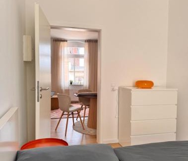 Magdeburg Apartment | NEW Premium Apartment - Familienfreundlich, Parkplatz & in Wassernähe