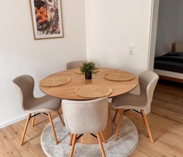 Magdeburg Apartment | NEW Premium Apartment - Familienfreundlich, Parkplatz & in Wassernähe