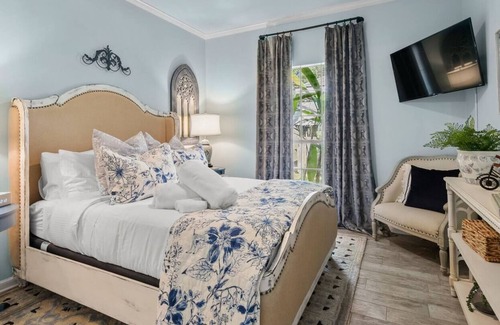 Mid City South House | NEW Premium Mid-City Home|YARD+PATIO|Chefs Kitchen
