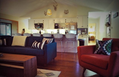 Mid America House | New pricing! Lakefront with huge screened deck!