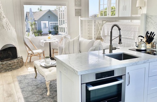 Laguna Beach Apartment | New! Prime Laguna Village location, Ocean View, Modern Coastal Cottage Studio
