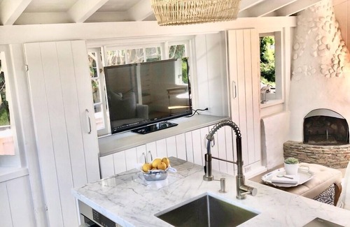 Laguna Beach Apartment | New! Prime Laguna Village location, Ocean View, Modern Coastal Cottage Studio