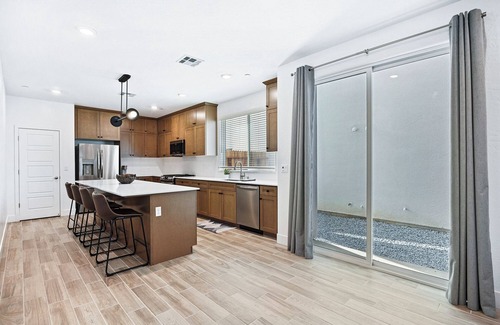 Clovis House | NEW Pristine Copper River Brambles Home - 4bd 3ba