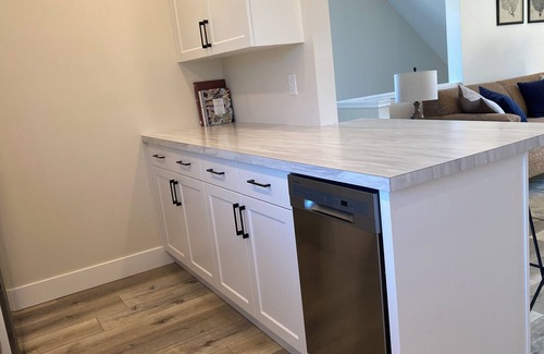 City Centre House | New, private, 1 bedroom carriage house downtown Kamloops (pet friendly)