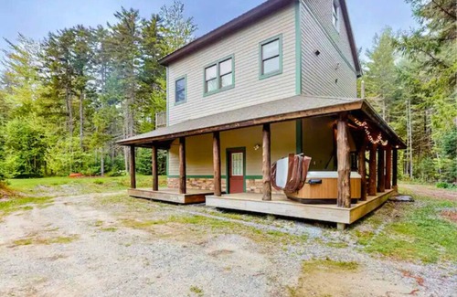 Mount Holly Cabin | NEW Private Cabin W/Hot Tub/Dog Friendly/Games
