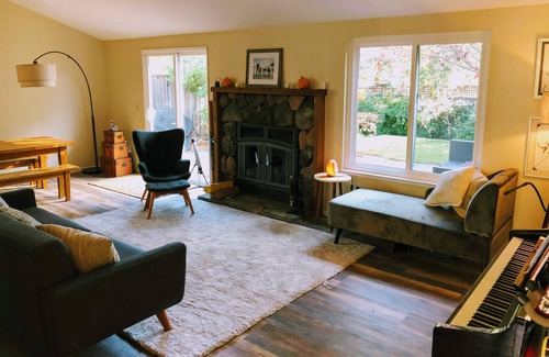 Santa Rosa House | NEW! Private Cozy Family Home w/ Private Gate to Beautiful Creek Walk